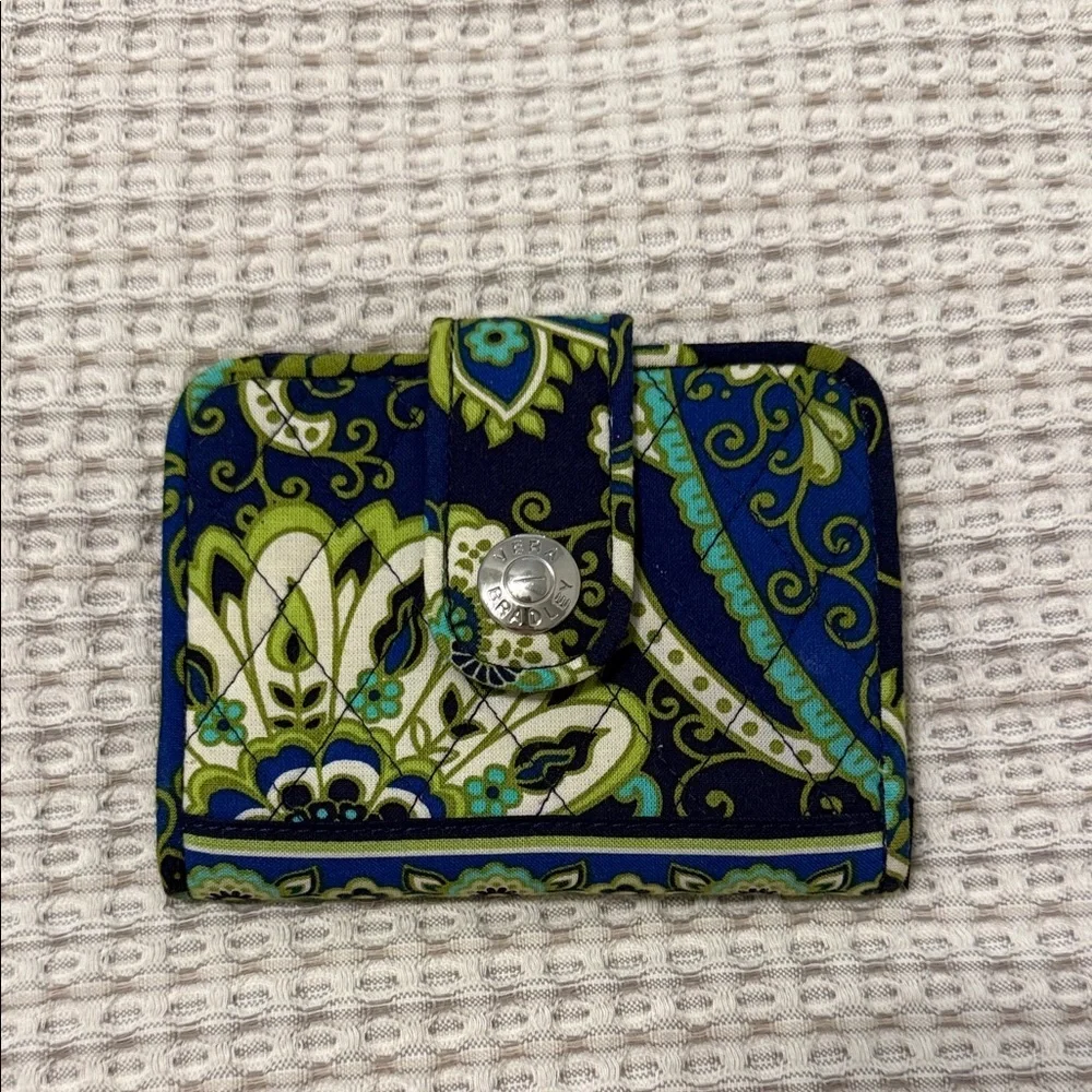 Vera Bradley Rhythm & Blues Snap Wallet Retired Floral Blue Green - Picture 1 of 6